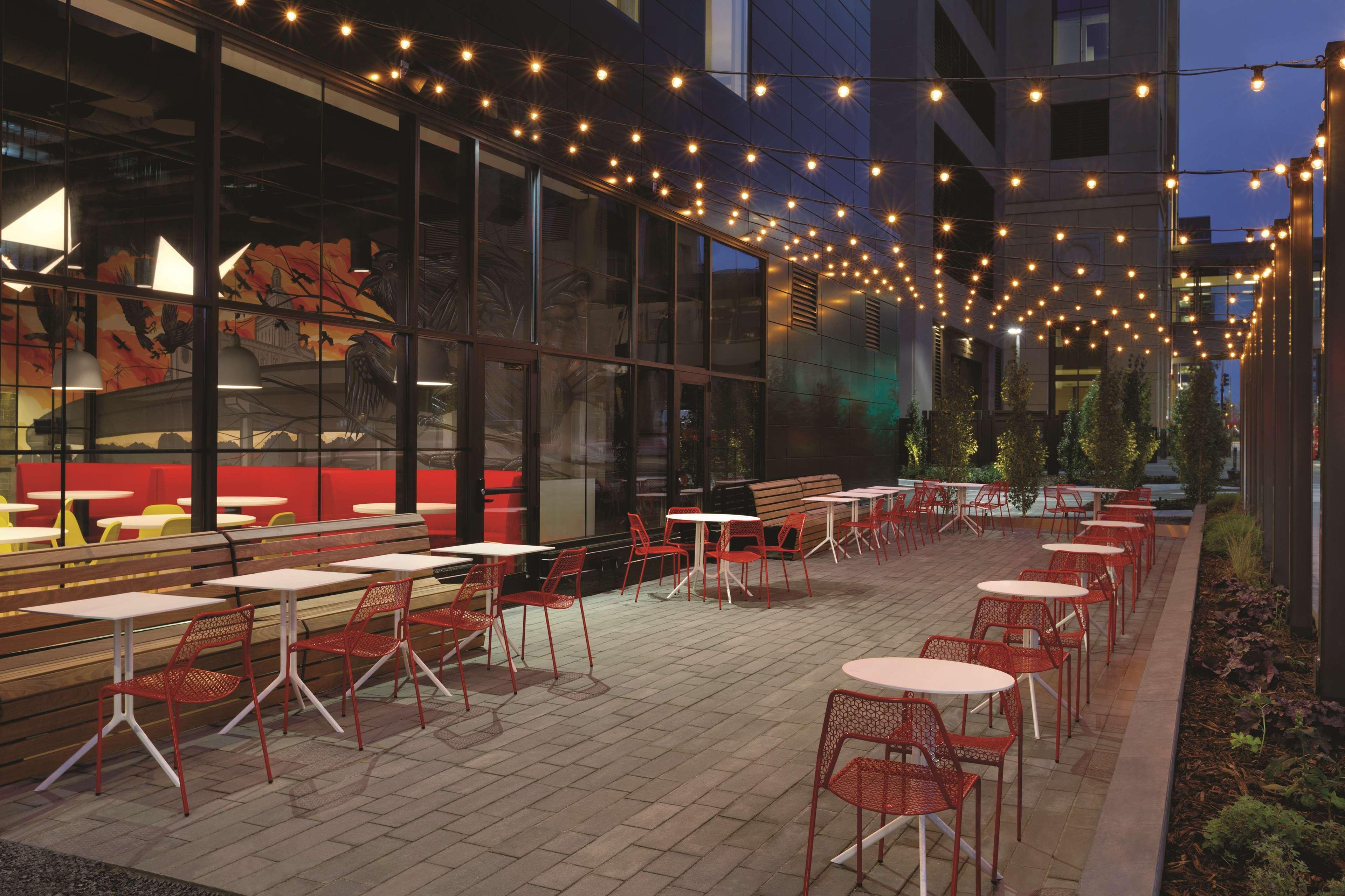Radisson Red Minneapolis Downtown Exterior photo